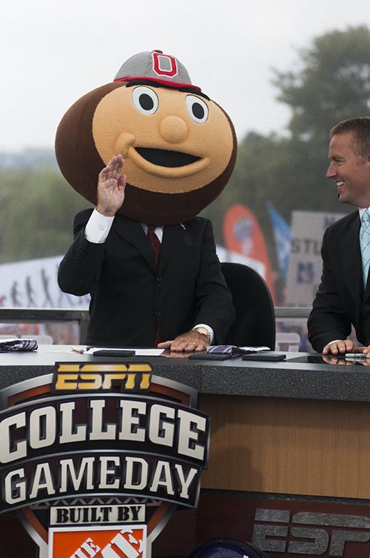  ESPN analyst Lee Corso predicts Ohio State as tonight's victor by donning the head of Brutus Buckeye. The call garnered loud boos from the NU crowd.