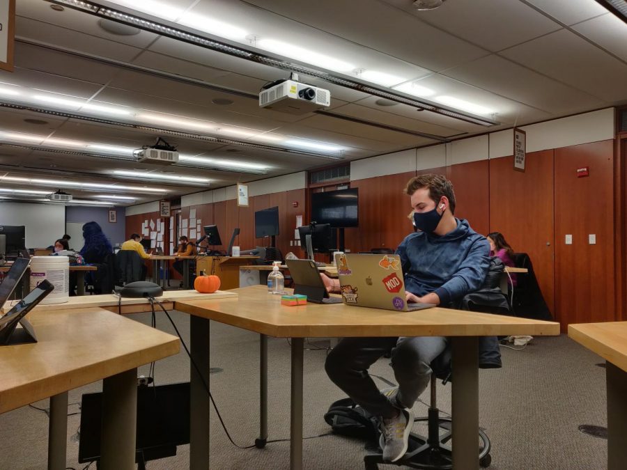 Jared Kimmel takes class through Zoom in an in-person classroom in Ford Center.