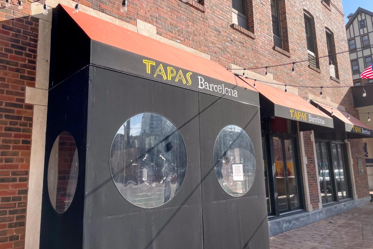 Tapas Barcelona serves eclectic Spanish dishes including tapas, paella and drinks.