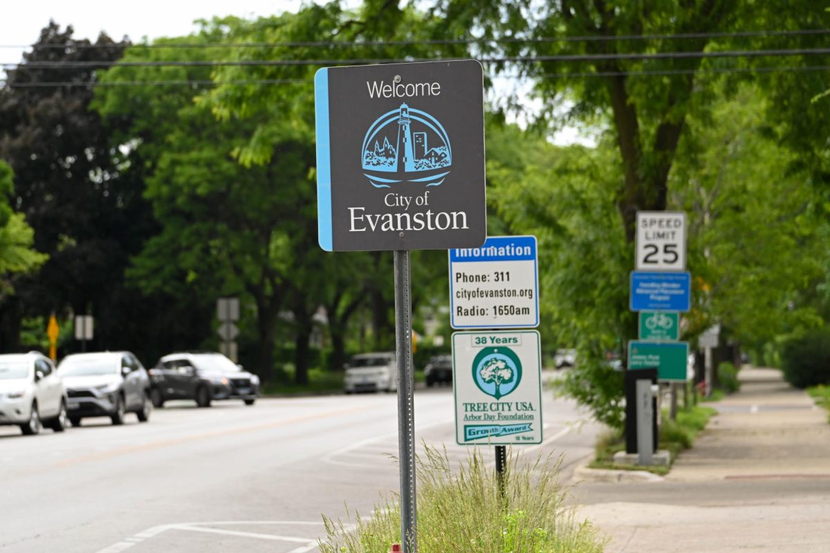 A sign that says 'Welcome to Evanston.'