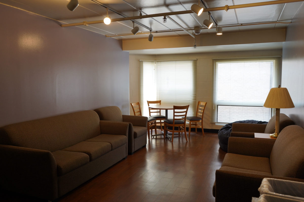 Common room with couches and a table.